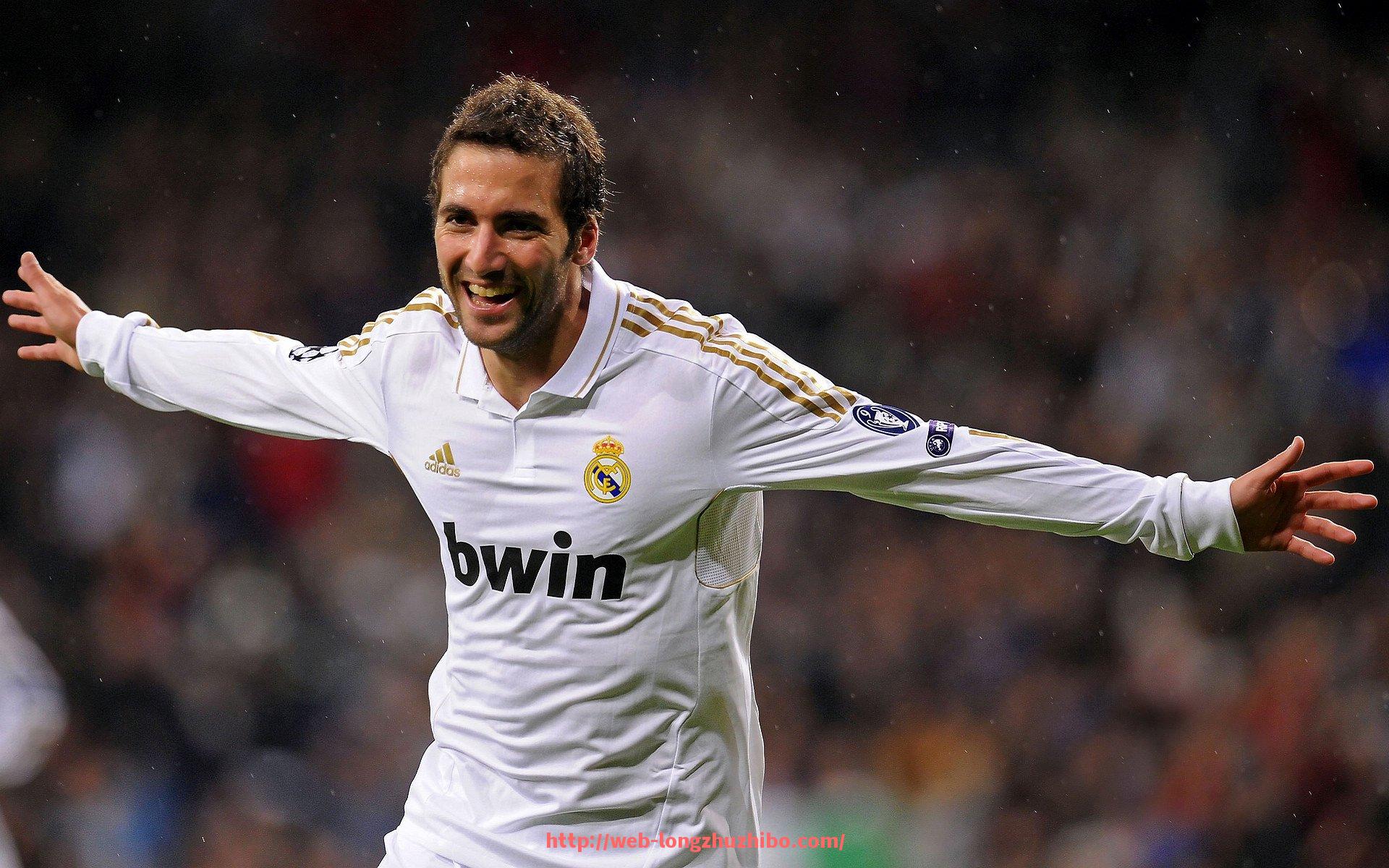 龙珠直播-曼联比赛点评全面还原世俱杯对战过程，专家深度复盘